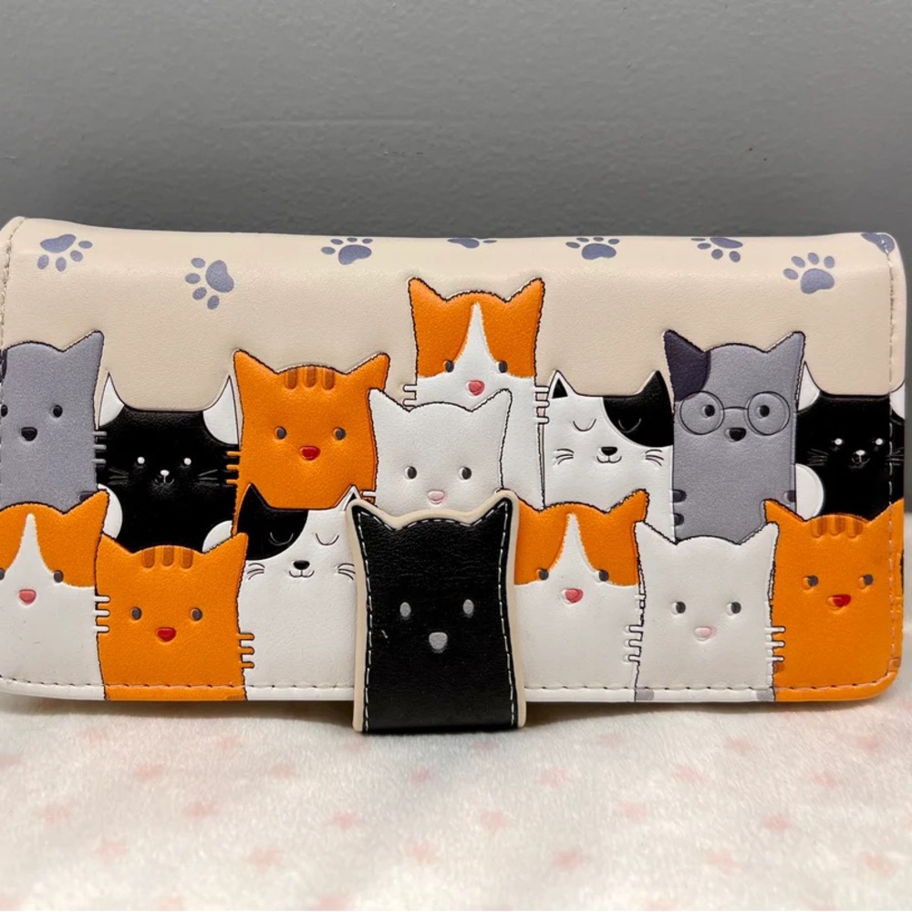 Large Woman’s Wallet : Cat Crowd Cream